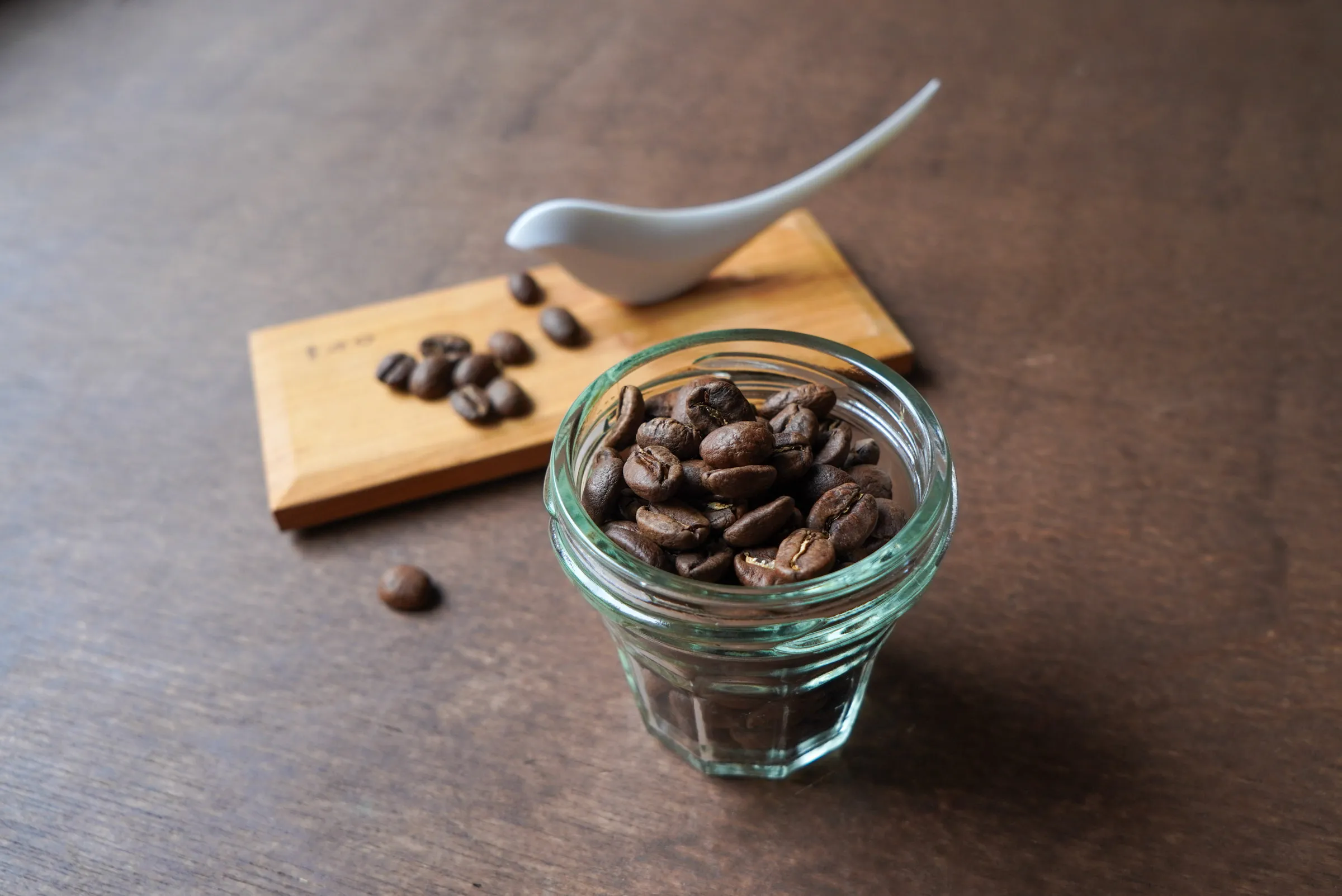 ガラス瓶に入ったコーヒー豆