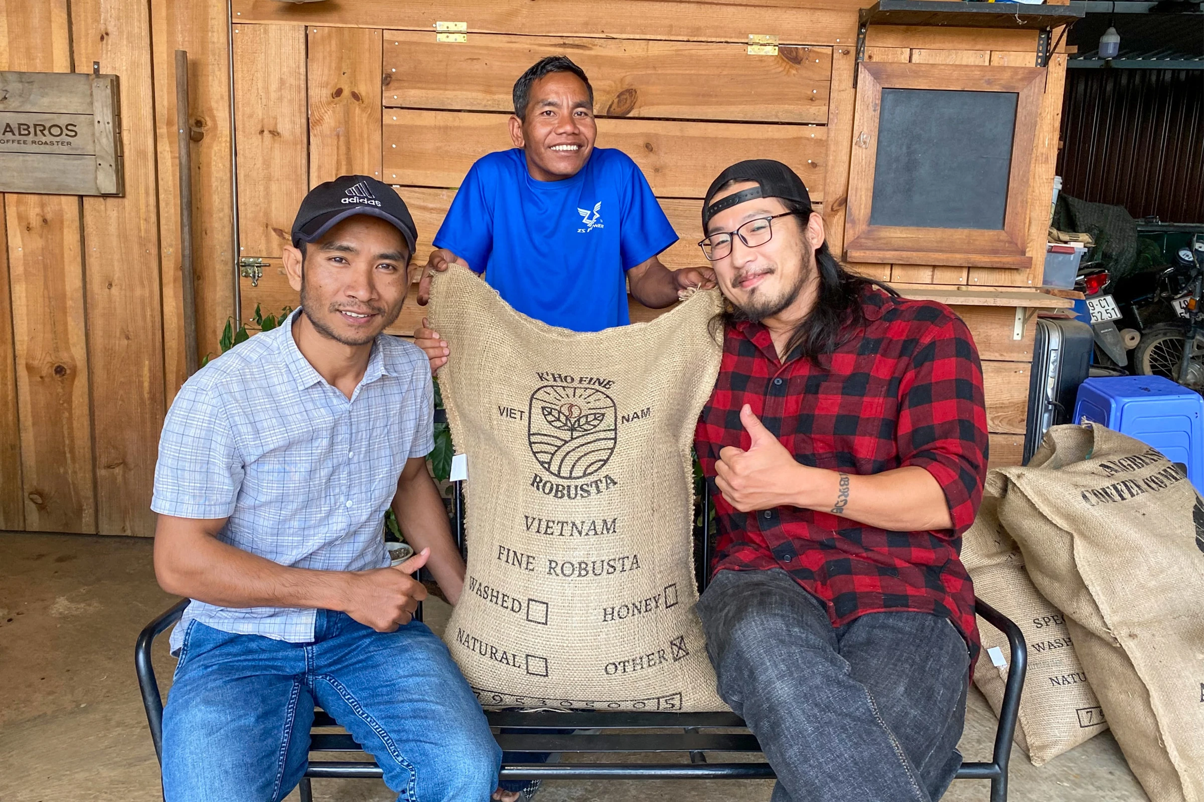 コーヒー麻袋と生産者