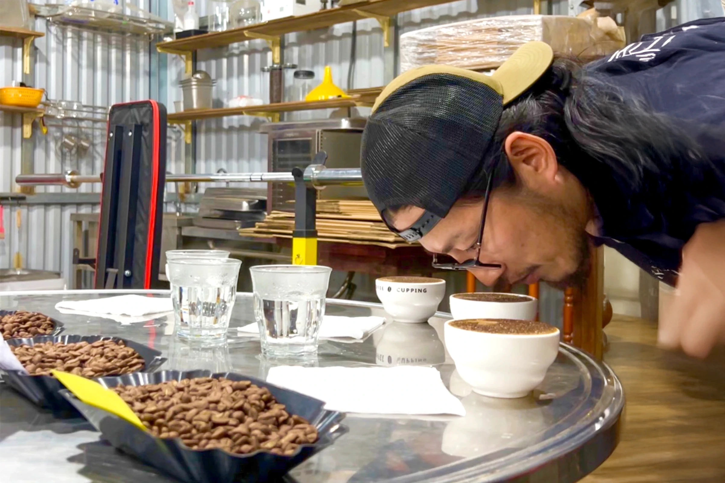 コーヒーのカッピング風景